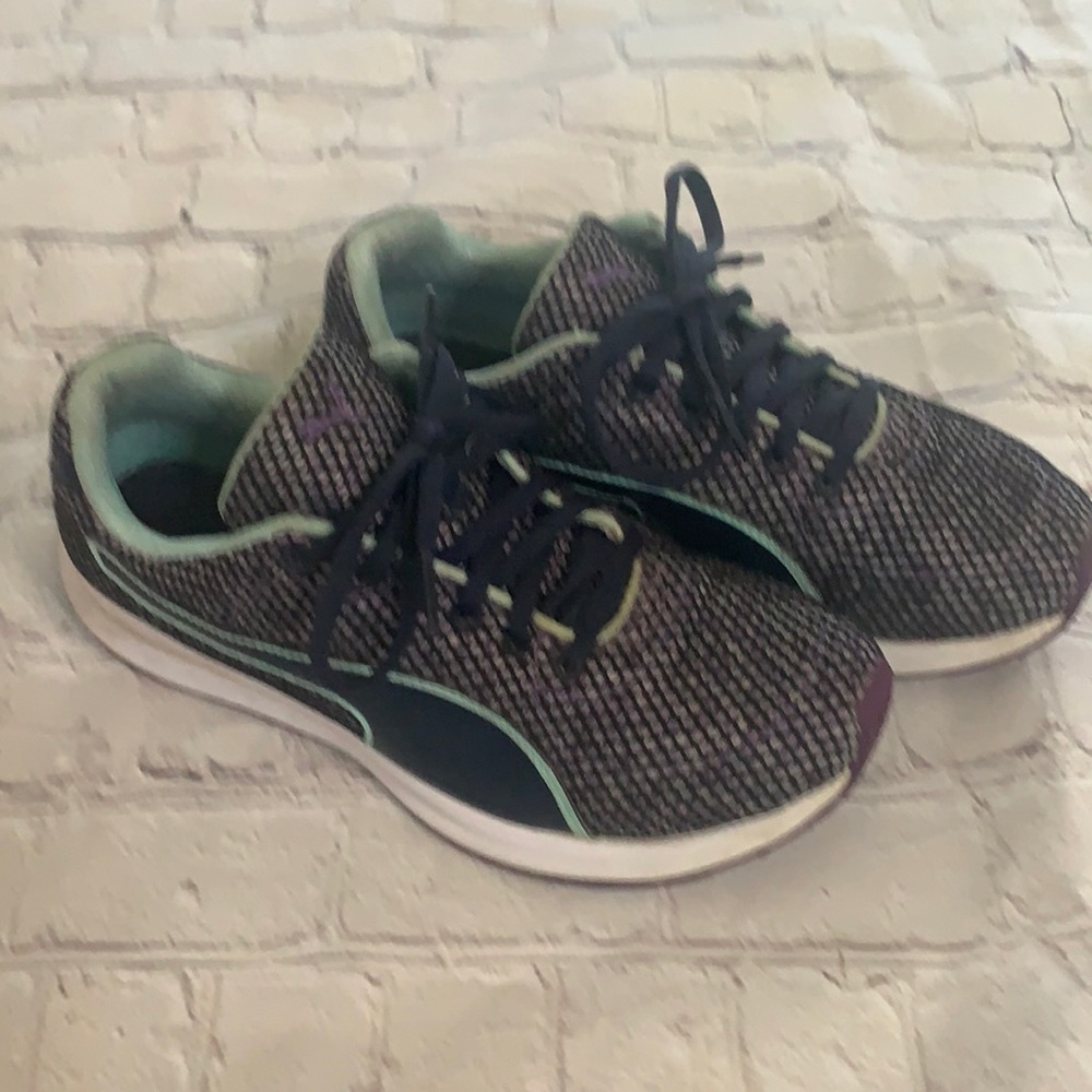 Women’s Puma sneaker